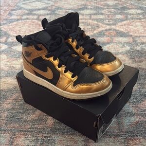 Nike Kids Black and Gold Sneakers